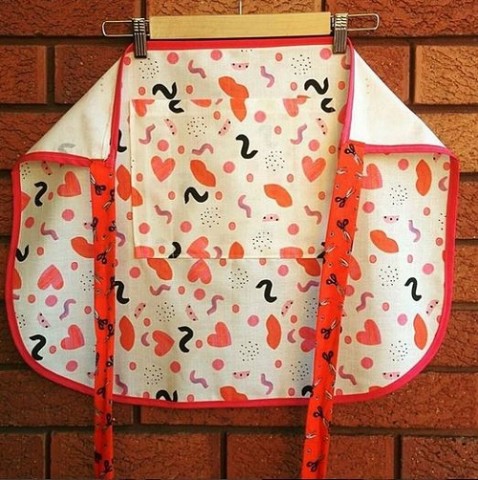 KatyDee_apron_lips_hearts_red_pink_white_design_fabric_kitchen_linen_printing
