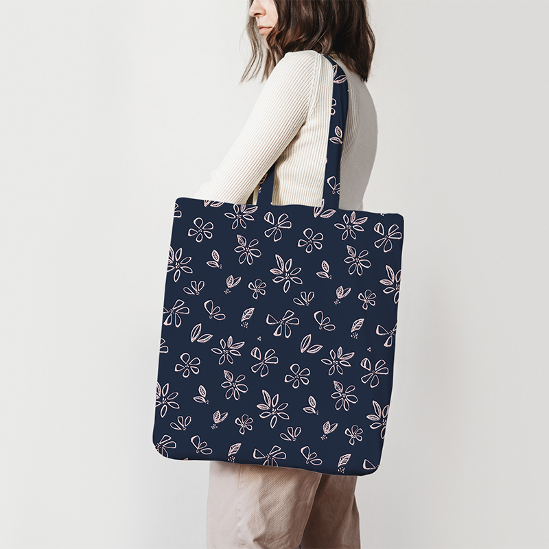 Urban,Mockup,Of,Tote,Bag.,Girl,Holding,White,Cotton,Tote