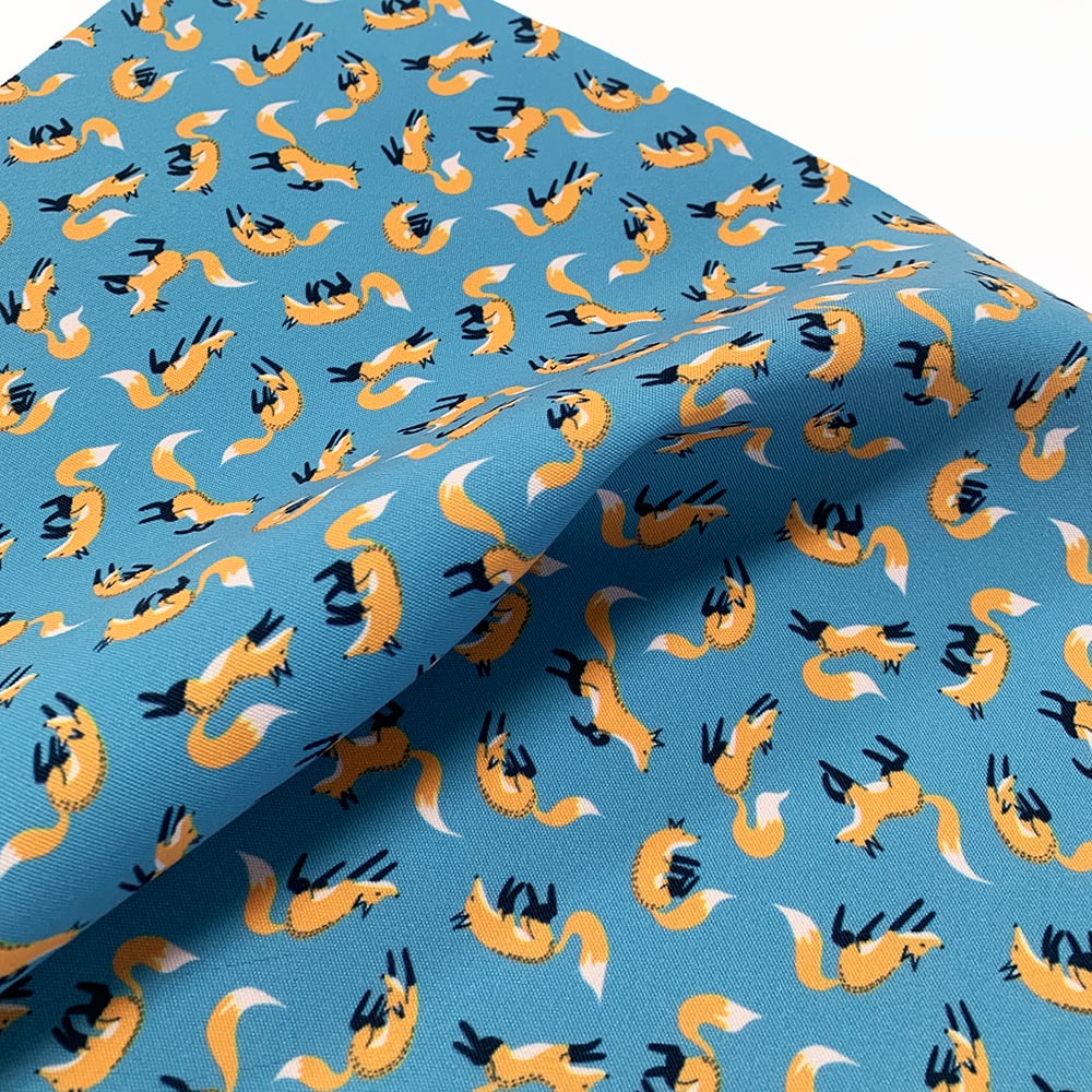 https://www.digitalfabrics.com.au/wp-content/uploads/2023/09/custom-fabric-printing_digital-fabric-printing_print-your-own-fabric_foxes-fabric1.jpg